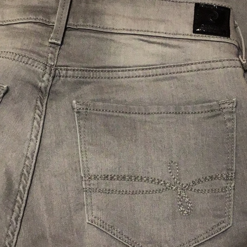 Denizen From Levi’s Gray Low Rise Jegging Jeans - Picture 4 of 9